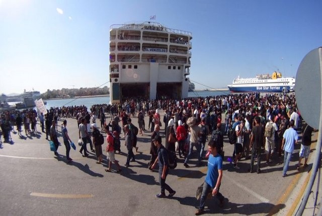 Πάνω από 800 νέοι αλλοδαποί στα ελληνικά νησιά μέσα σε ένα 48ωρο – 380 έφυγαν από τη Σάμο