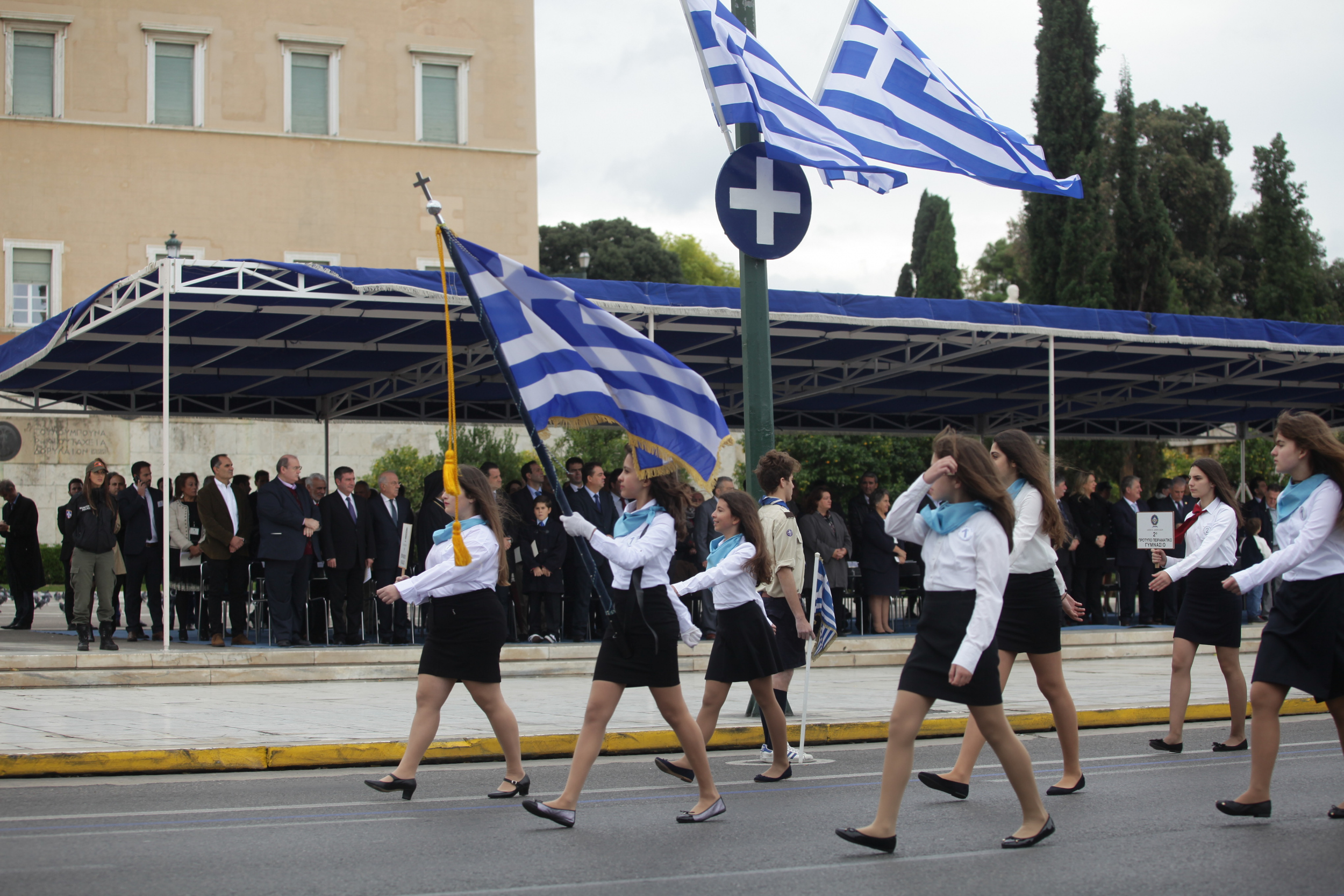 Υπουργείο Παιδείας – 28η Οκτωβρίου: Στους άριστους η σημαία