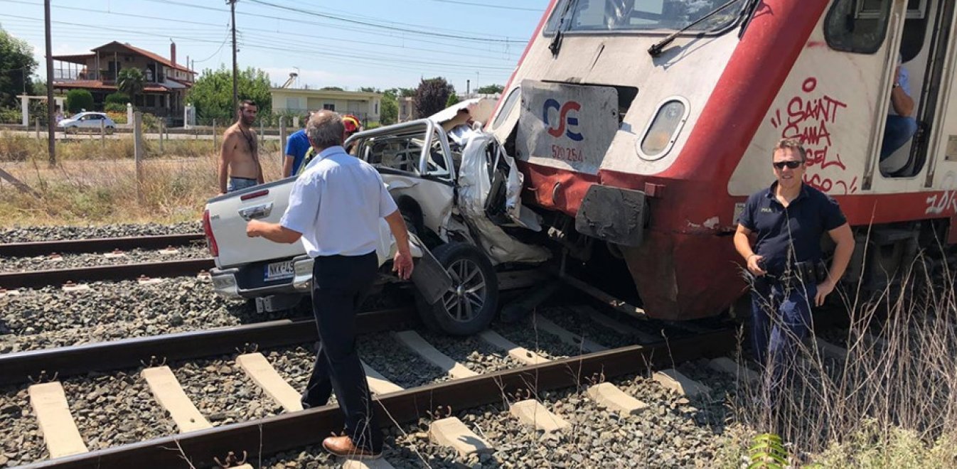 Τρένο παρέσυρε αγροτικό αυτοκίνητο στη Φλώρινα