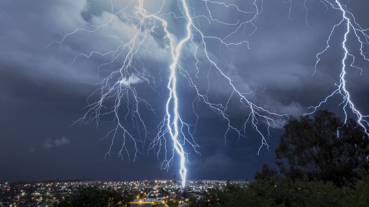 Απολογισμός ψυχρού μετώπου: Shelf cloud και… 8.350 κεραυνοί (φώτο)