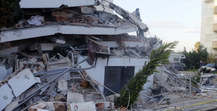 Fake news με την φωτογραφία που έγινε viral από τον σεισμό στην Αλβανία (φωτο)