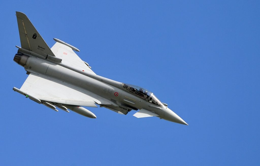 Νυχτερινή υπερηχητική πτήση Eurofighter αναστάτωσε το Λονδίνο (βίντεο)