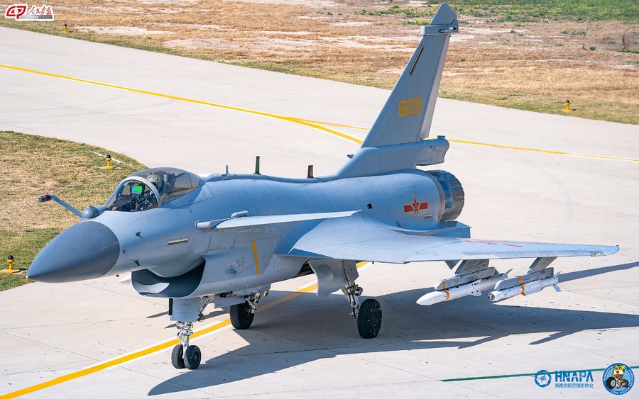 Chengdu J-10: Το κινεζικό ελαφρύ μαχητικό που δεν είναι καθόλου «ελαφρύ» στις επιδόσεις