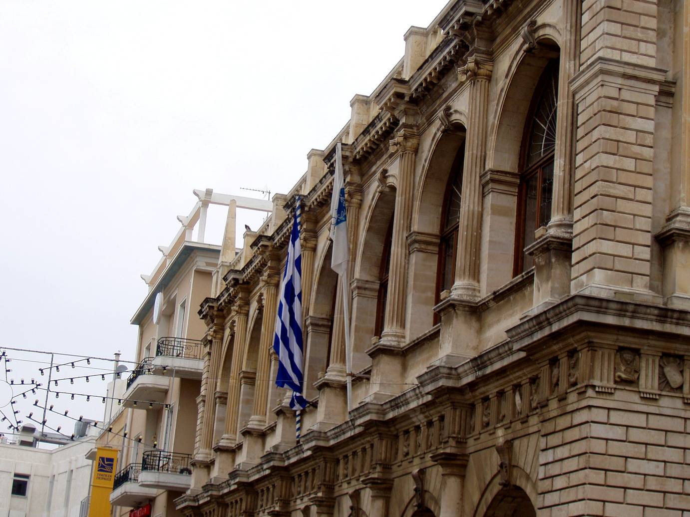 Ο Δήμος Ηρακλείου μάλλον θέλει μαθήματα… αγγλικών – Έκανε ορθογραφικό λάθος στο βάψιμο δρόμου (φωτο)