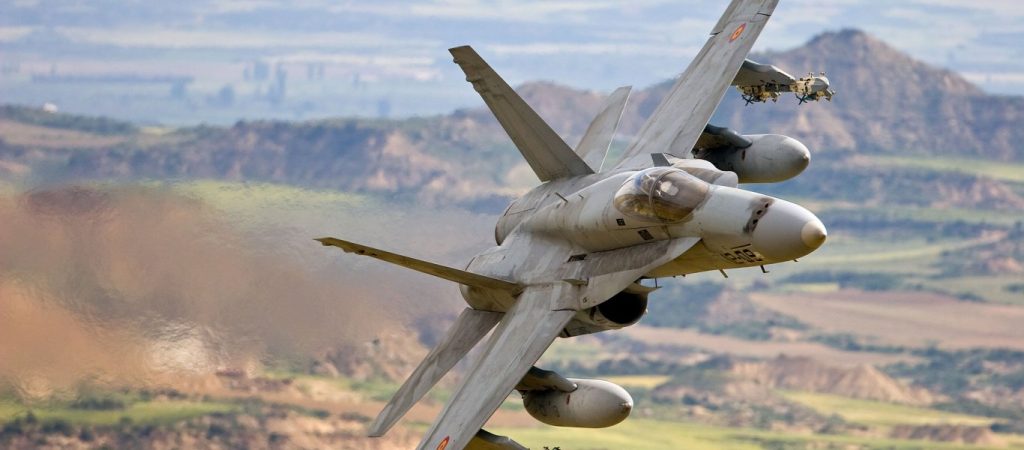 Βίντεο: Η «ανατομία» ενός βομβαρδισμού με F-18