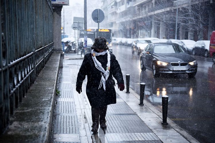 Καιρός: Οι μετεωρολόγοι «βλέπουν» χιόνια μέχρι και στην Αθήνα (φωτο-βίντεο)