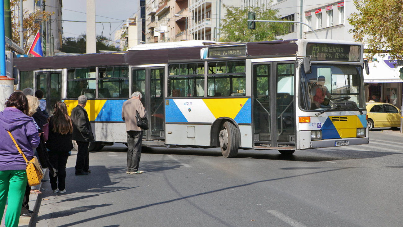 Ο ΟΑΣΑ λέει «ναι» στη διευκόλυνση των ΑμεΑ σε 190 στάσεις λεωφορείων και τρόλεϊ