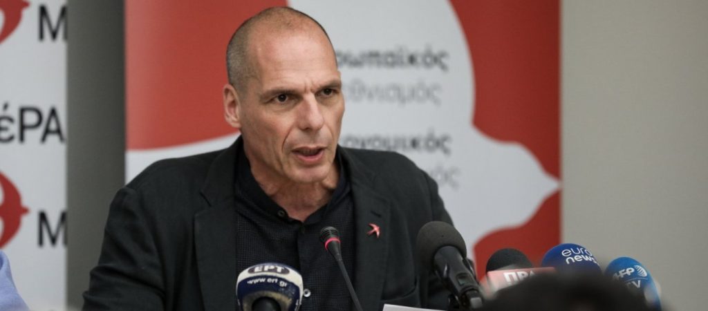 Γιάνης Βαρουφάκης: «Εύχομαι να καταφέρουμε να ρίξουμε μαύρη πέτρα στη δεκαετία της βαρβαρότητας»