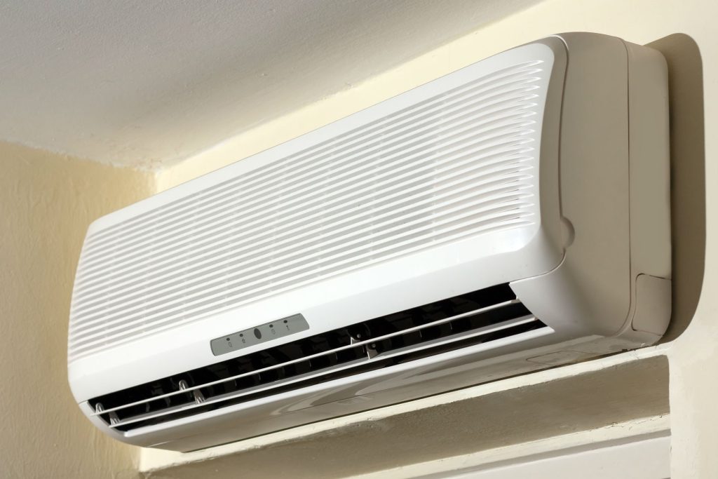 Ποιοι κίνδυνοι υπάρχουν αν ζεσταίνεστε με air condition (βίντεο)