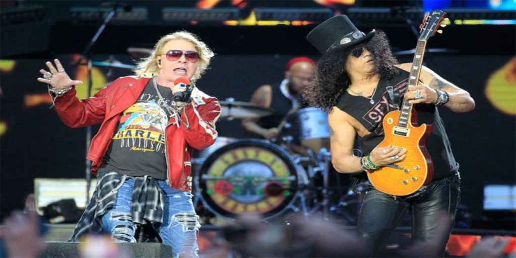 Guns n’ Roses: Οι «θρύλοι» της ροκ σε μια συγκινητική αφιέρωση στους νεκρούς από το ελικόπτερο του Κ. Μπράιαντ (βίντεο)