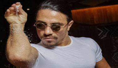 «Salt Bae»: Ετοιμάζεται να ανοίξει και δεύτερο εστιατόριο στο νησί της Μυκόνου