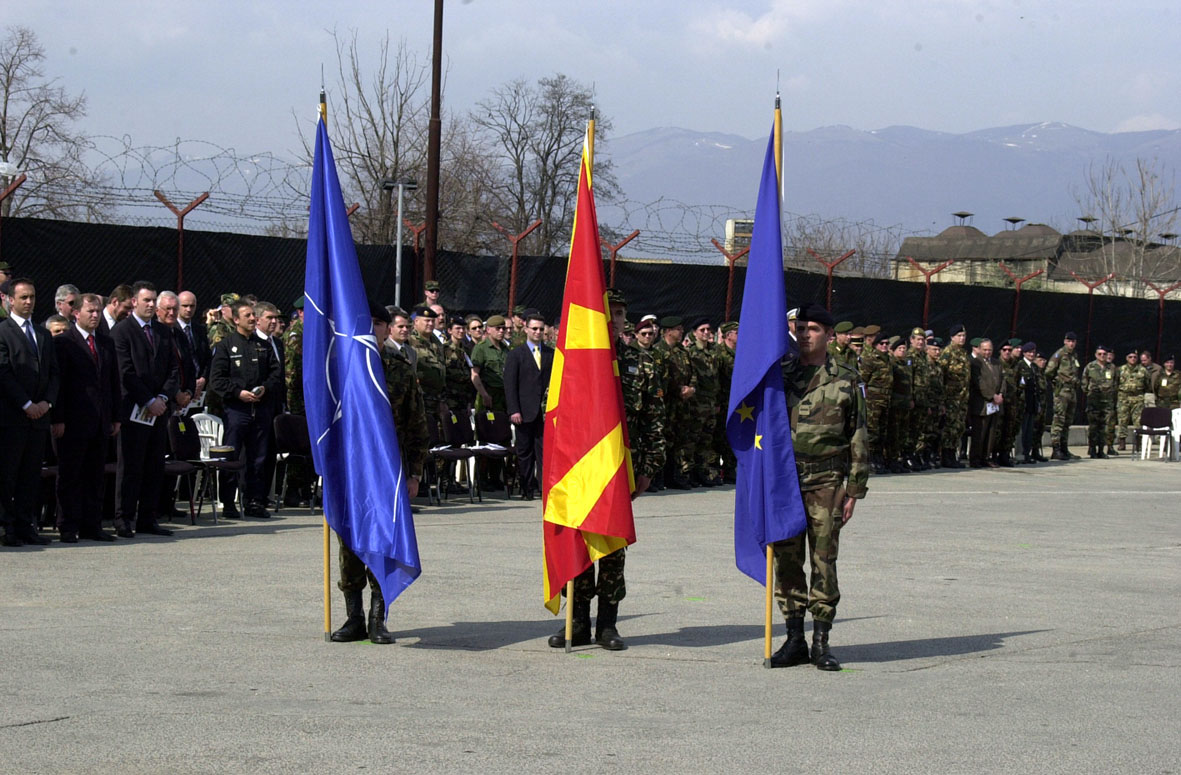 ΝΑΤΟ: Μέχρι το καλοκαίρι θα έχουμε  βάλει  τα Σκόπια στη συμμαχία