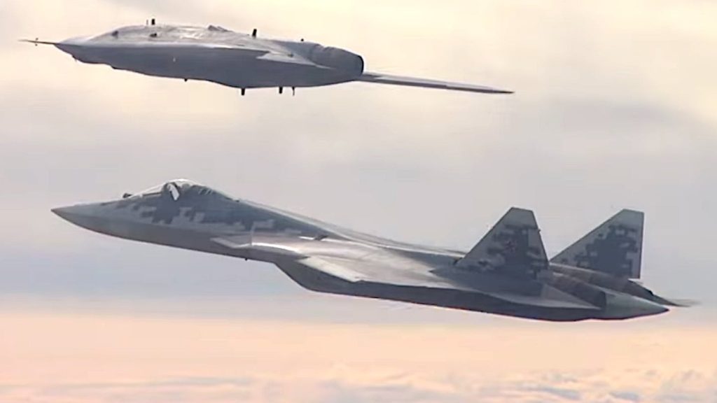 Τα UCAV Sukhoi S-70 και τα Su-57 αποκτούν πυρομαχικά νέας γενιάς (βίντεο)