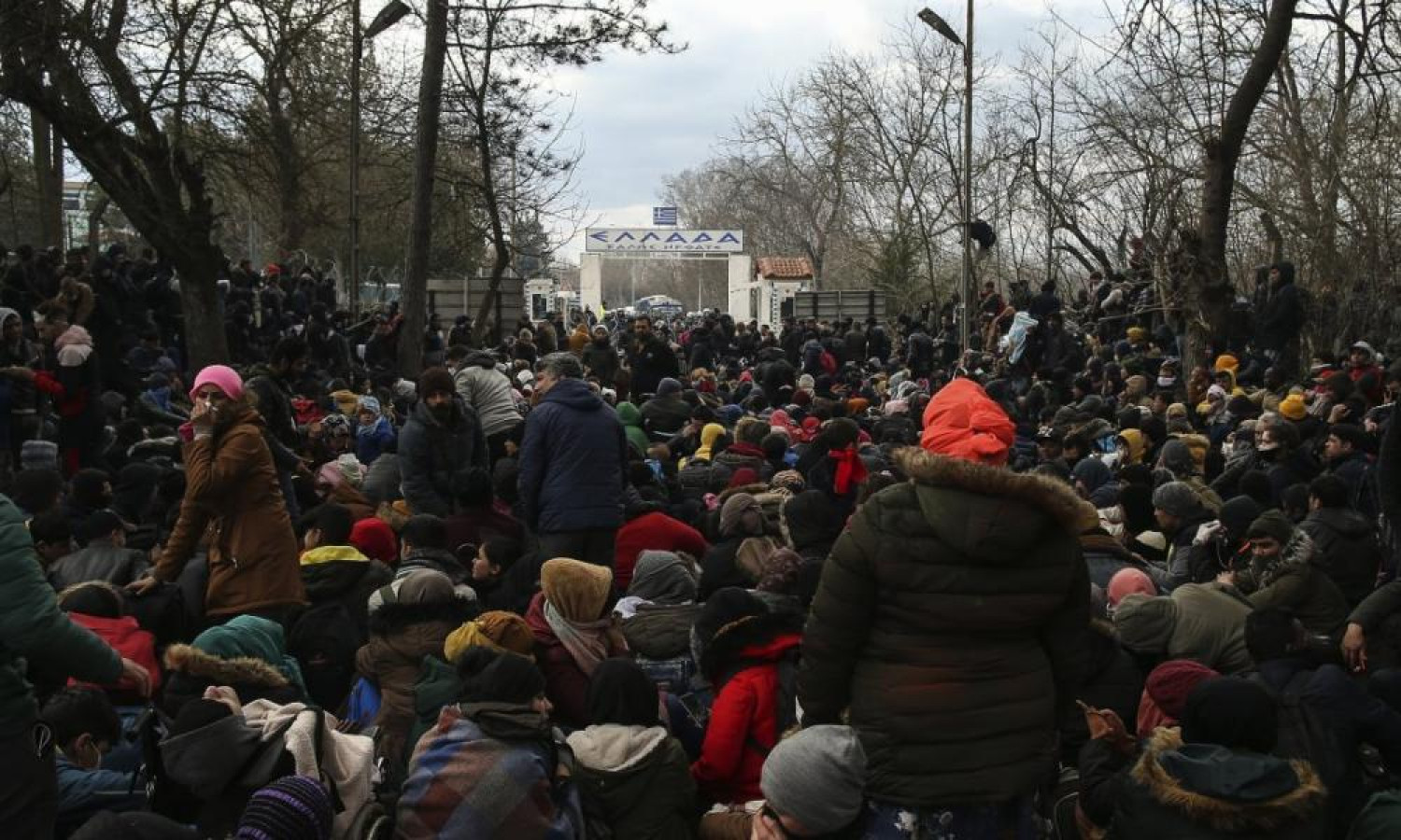 Επιστρατεύουν κάθε μέσο προπαγάνδας οι Τούρκοι: Δίνουν μέχρι και γυναικείες περούκες σε αλλοδαπούς (upd)