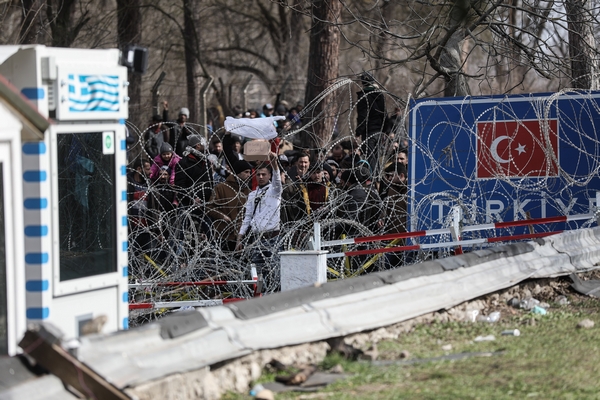 Οσκαρικές ερμηνείες… «κατατρεγμένων προσφύγων» στον Έβρο – Μπροστά και πίσω από τις κάμερες(βίντεο)