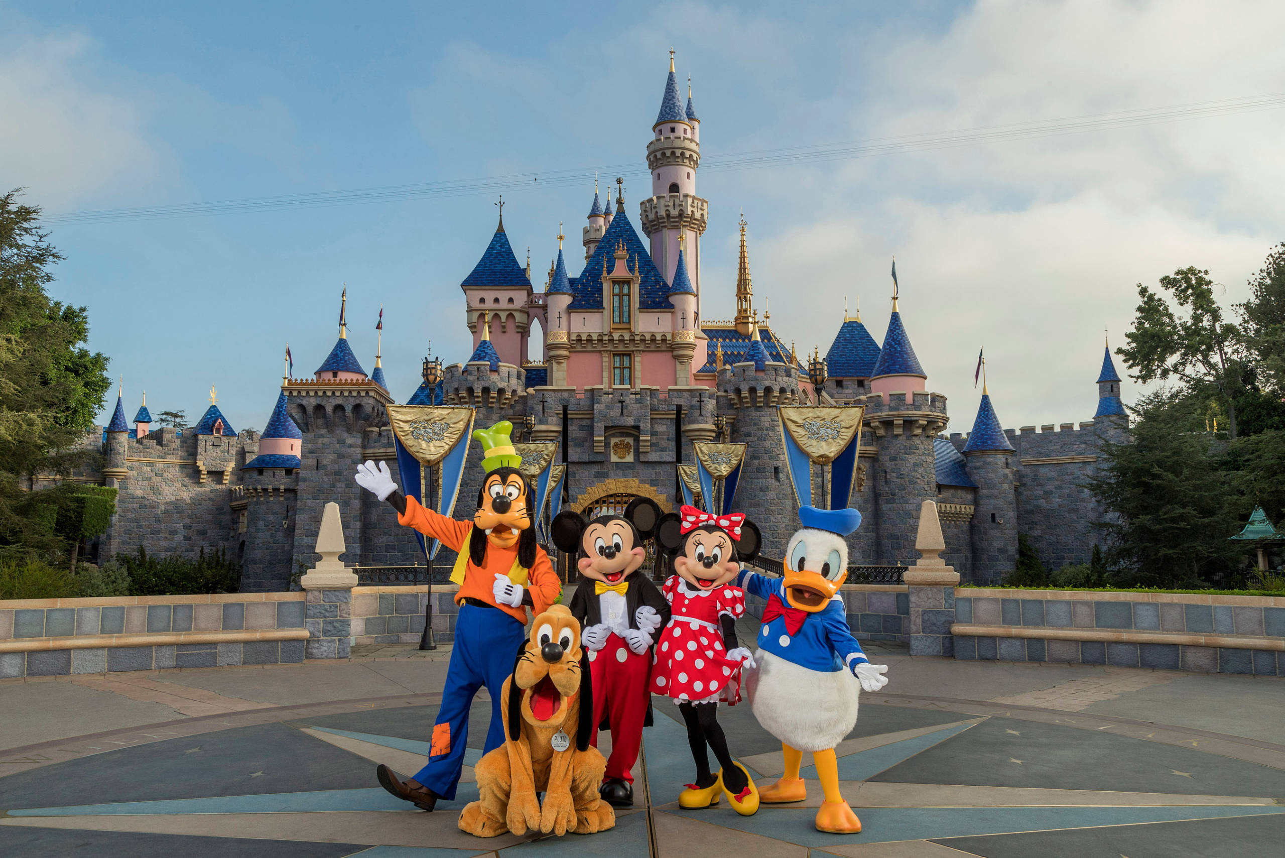 Συναγερμός στη Disneyland – Θετικός στον κορωνοϊό υπάλληλος – Παραμένει ανοικτή