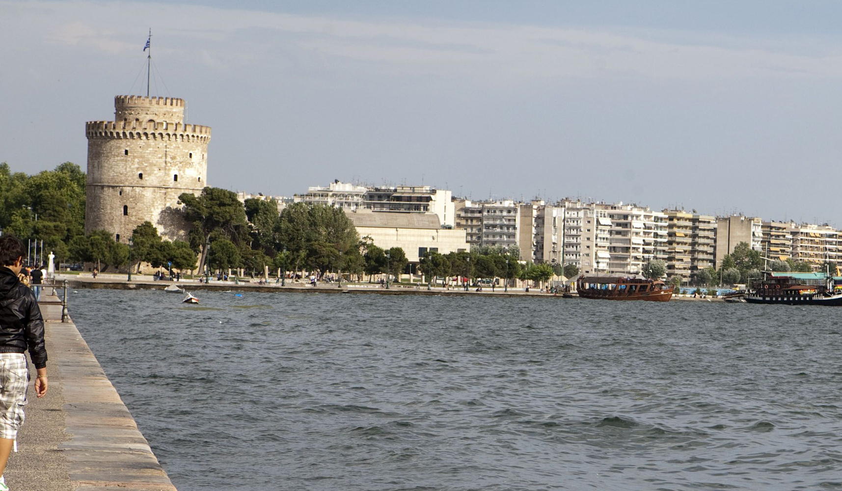 Θαλάσσια ρύπανση στον Θερμαϊκό – Χύθηκε μαζούτ κατά τον ανεφοδιασμό πλοίου