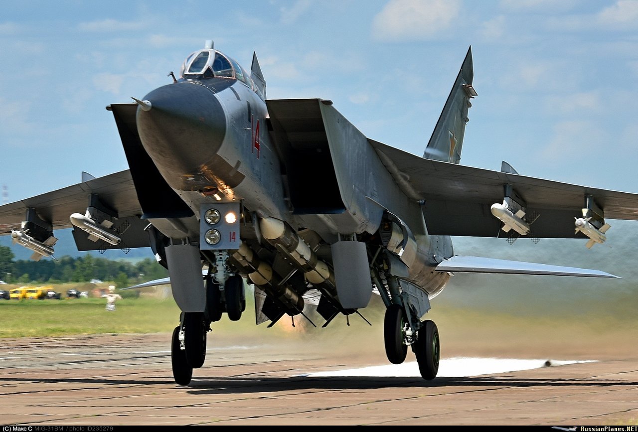 Ρωσικός βορράς: Su-24 και MiG-31BM πραγματοποιούν συνεχείς  ασκήσεις