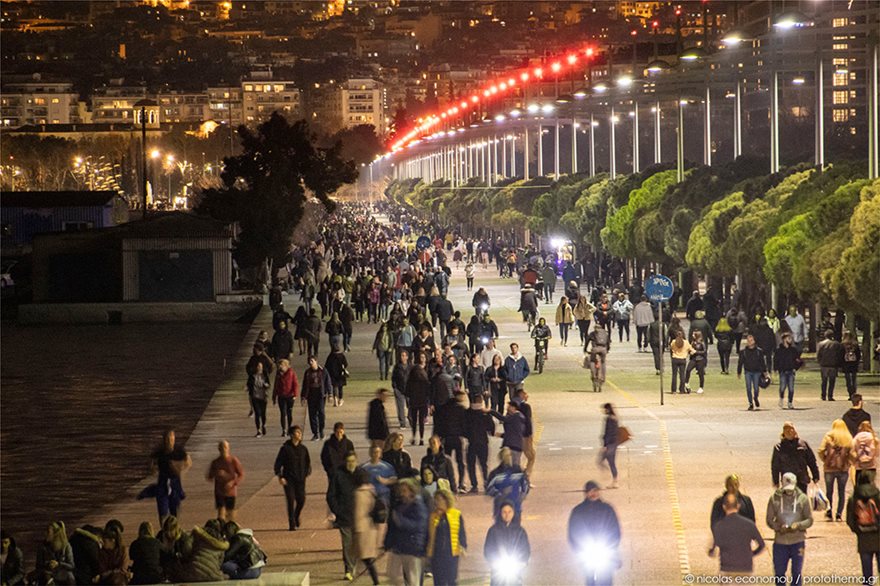 Καθολική απαγόρευση κυκλοφορίας ετοιμάζει η κυβέρνηση;