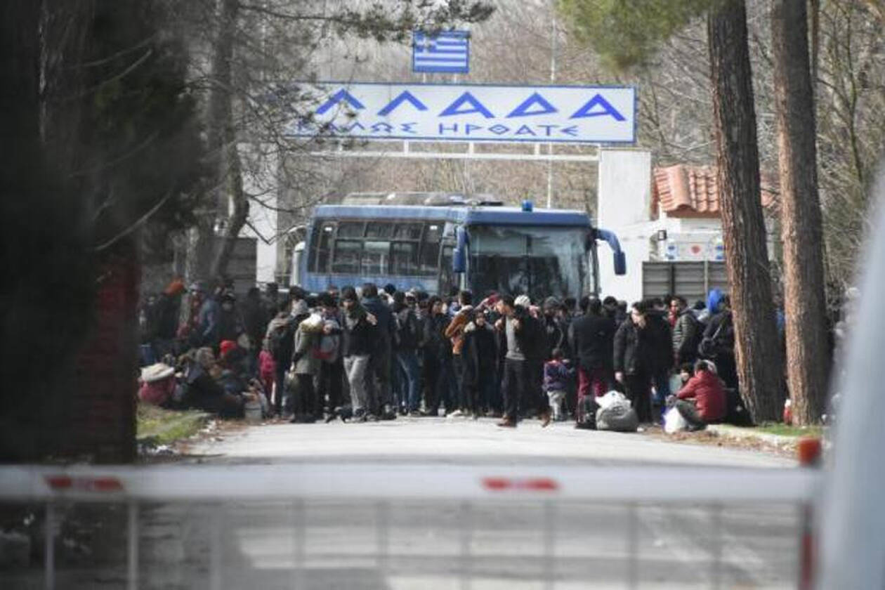 Χουριέτ: 10.000 μετανάστες περιμένουν την κατάλληλη ευκαιρία για να μπουν στην Ελλάδα