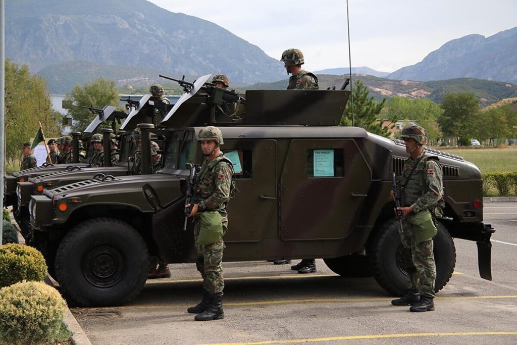 Η Αλβανία επέβαλε στρατιωτικό νόμο και μεταφέρει ταυτόχρονα χιλιάδες μουσουλμάνους μετανάστες στην Β.Ήπειρο