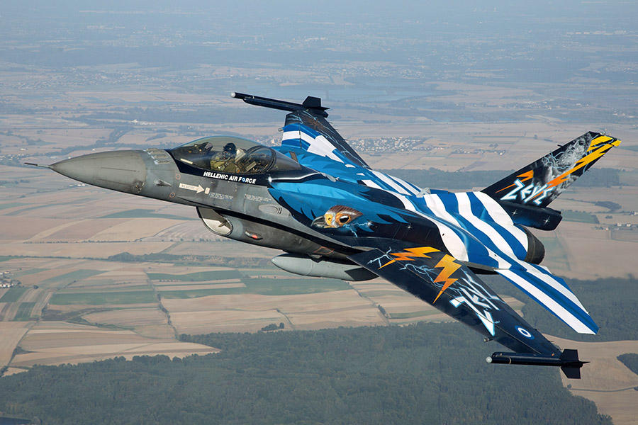 F-16  σε εντυπωσιακούς ελιγμούς (βίντεο)