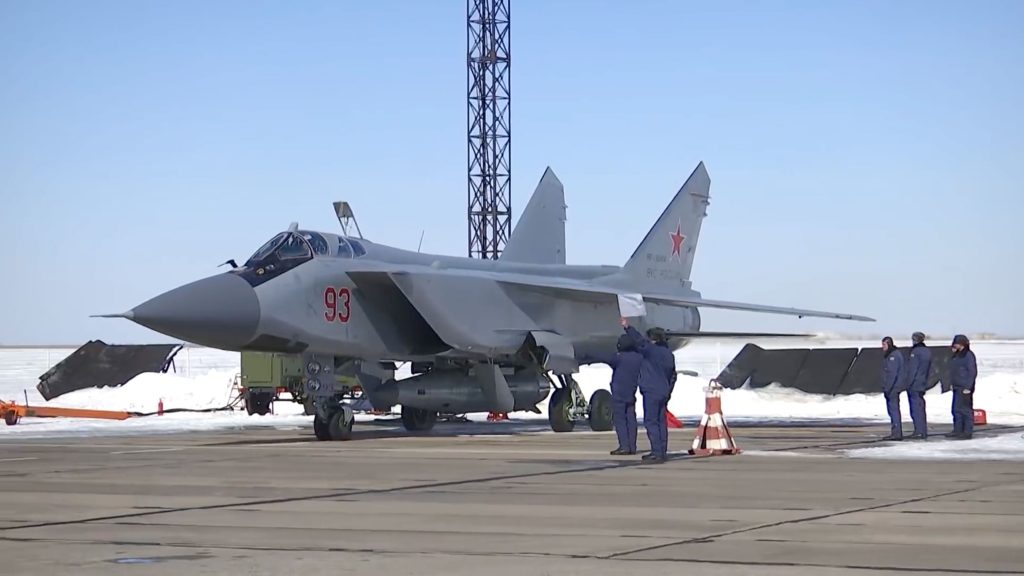 MiG-31 και Su-24: Εντυπωσιακά πλάνα από ρωσική αεροπορική βάση από όπου επιχειρούν και οι δύο τύποι