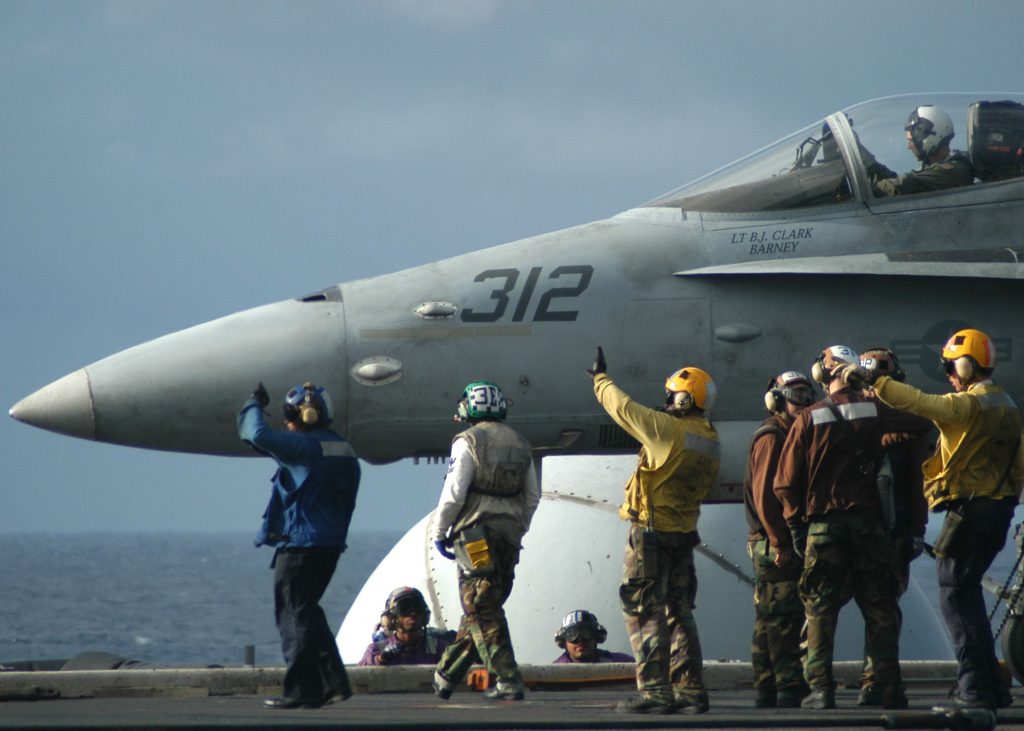 «Εκτός μάχης» το USS Theodore Roosevelt λόγω κορωνοϊού: Ραγδαία αύξηση των κρουσμάτων στο αεροπλανοφόρο