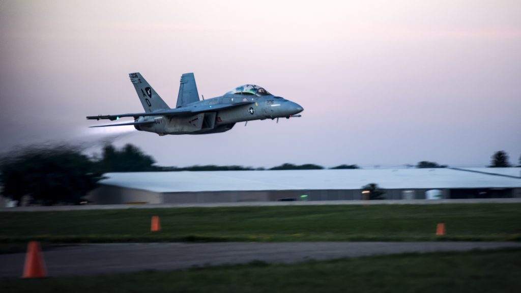 Ταινία Top Gun: Χαμηλό πέρασμα F/A-18