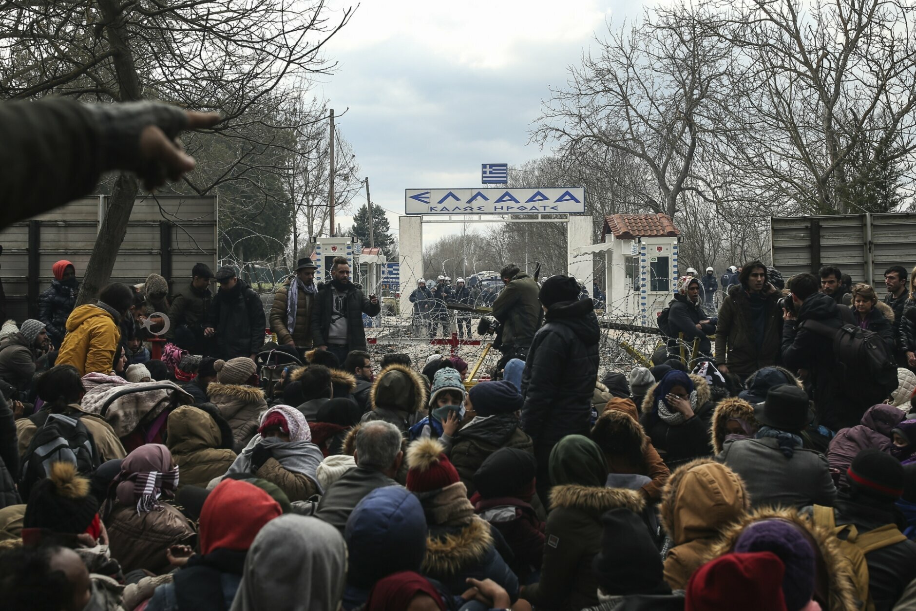 Στους παράνομους μετανάστες (!) δίνει η ΕΕ τα 700 εκατ. ευρώ που υποσχέθηκε για βοήθεια στην Ελλάδα για τον Έβρο!