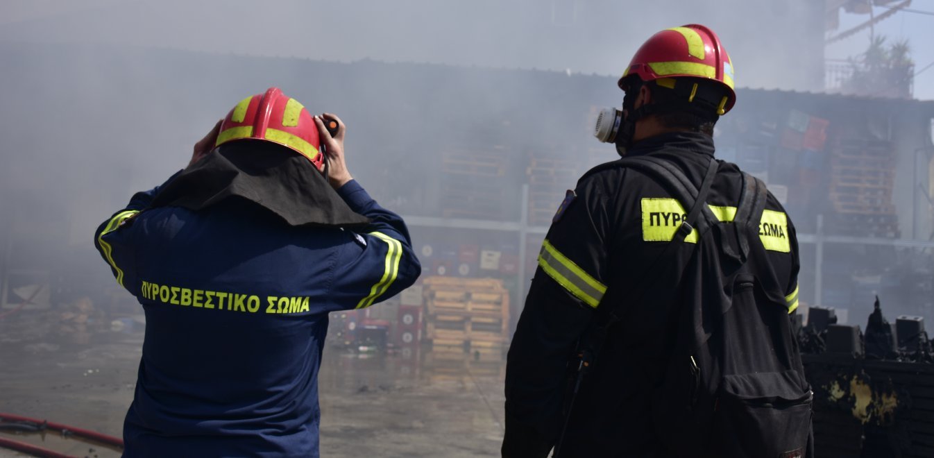 Εύβοια: Μεγάλη φωτιά σε μονάδα ανακύκλωσης (βίντεο)