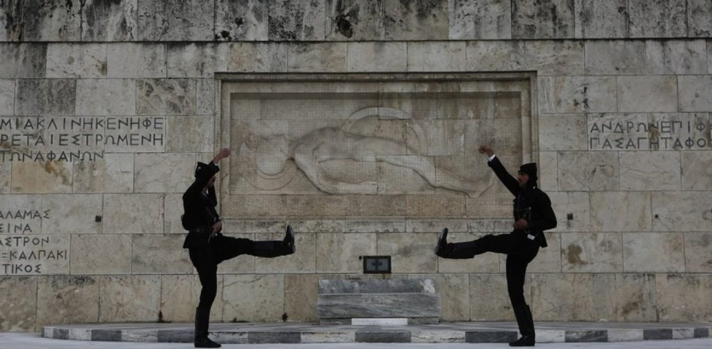 Ρίγη συγκίνησης στην αλλαγή φρουράς εις μνήμην της Γενοκτονίας των Ποντίων (βίντεο)