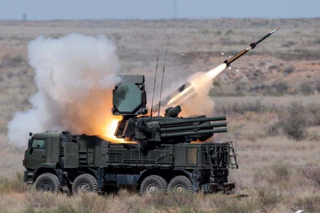 Pantsir εν δράση: Η ρωσική αεράμυνα πραγματοποίησε δοκιμές με πυρά πυροβόλων και βλήματα