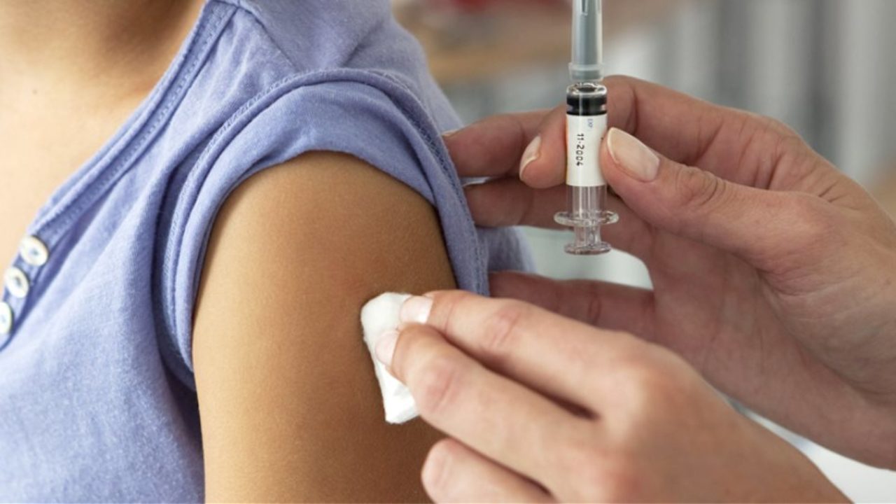 Κίνδυνος σοβαρών ελλείψεων στα αντιγριπικά εμβόλια – Τι προτείνουν οι φαρμακευτικές επιχειρήσεις