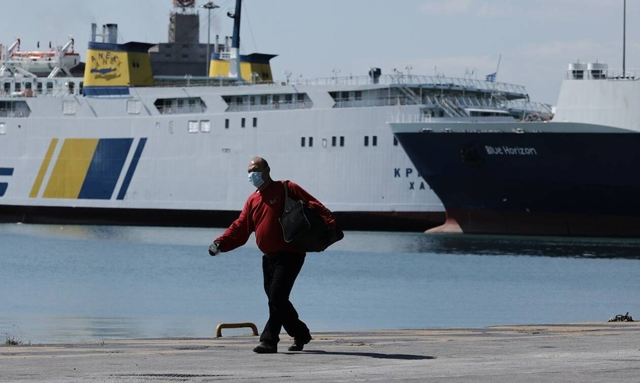 Xρήση μάσκας στα καράβια: Στήριξη από την κυβέρνηση στον τουρισμό