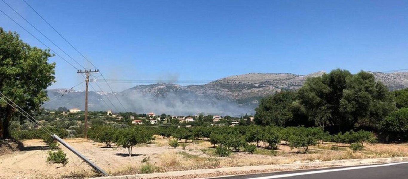 Σε ύφεση η μεγάλη πυρκαγιά στη Χίο – Εκκενώθηκαν δύο χωριά (βίντεο)