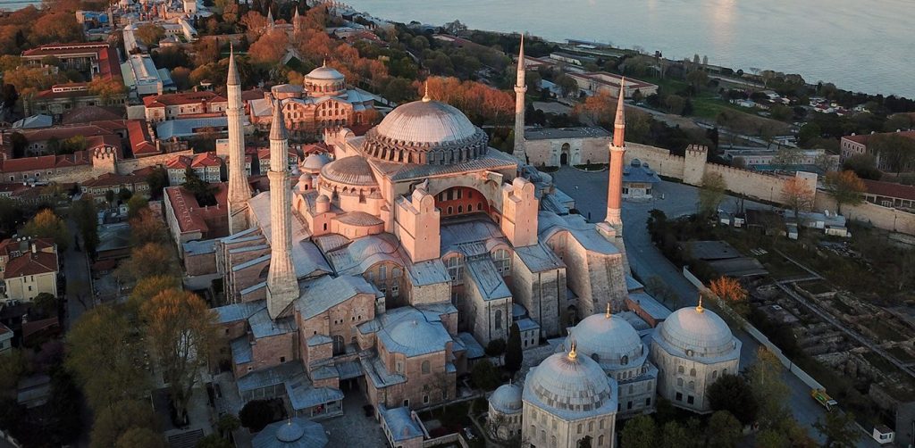 Σε εξέλιξη σύσκεψη στο ΥΠ.ΕΞ για την Αγία Σοφία