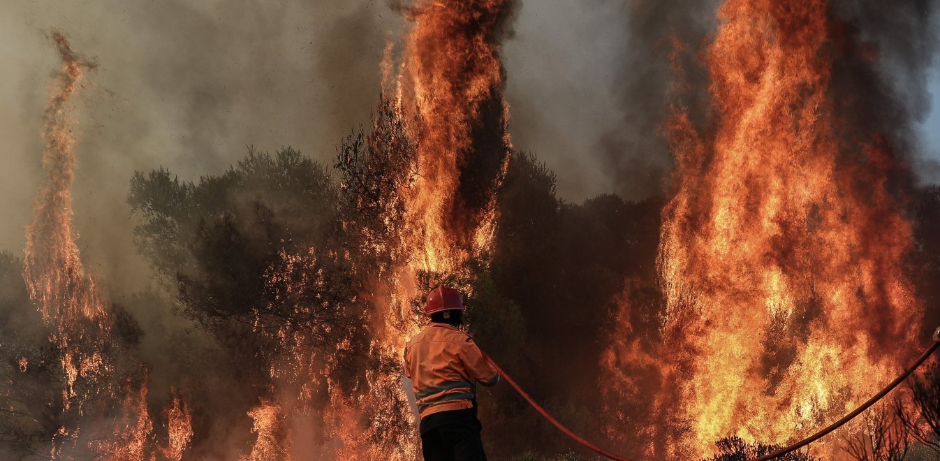 Λουτράκι: Περιορίστηκαν οι δύο φωτιές που εκδηλώθηκαν το πρωί (βίντεο) (upd)