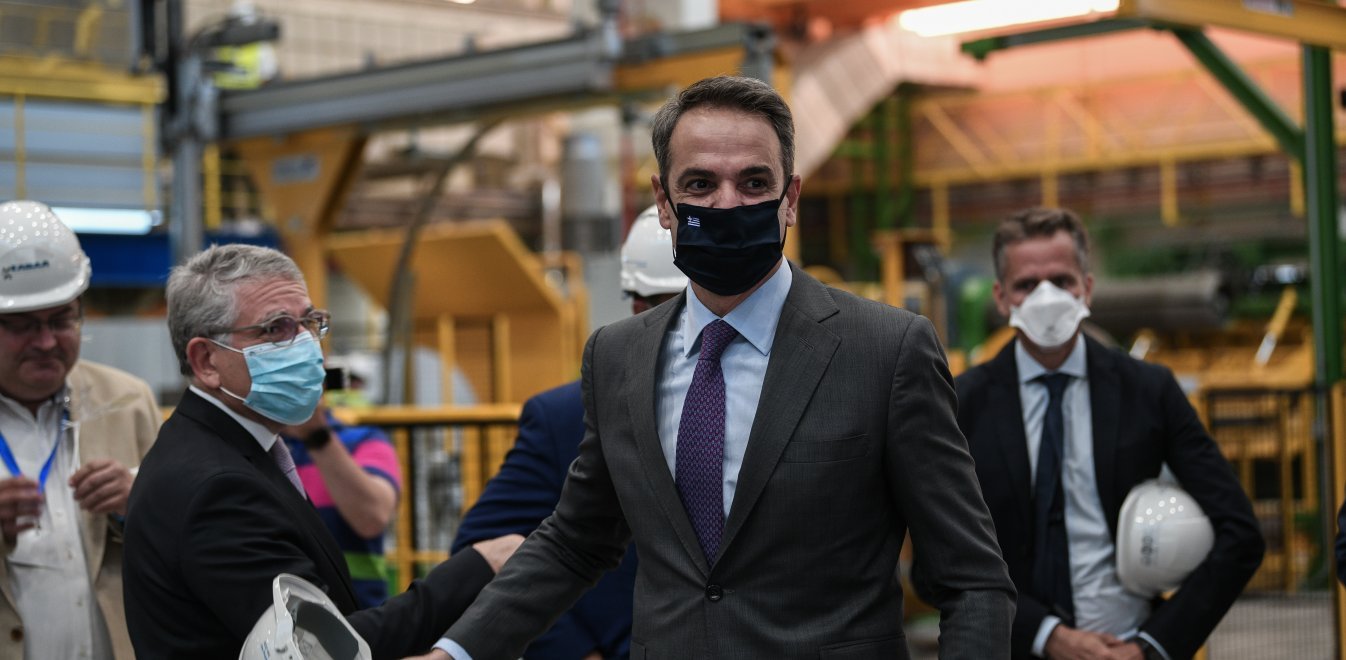 Ο πρωθυπουργός Κ.Μητσοτάκης κυκλοφορεί με μάσκα στα… δίκτυα (φώτο)