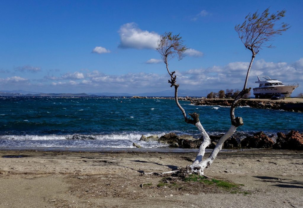 «Αγριεύει» σήμερα ο καιρός: Έως 7 μποφόρ στο Αιγαίο – Που θα σημειωθούν βροχές