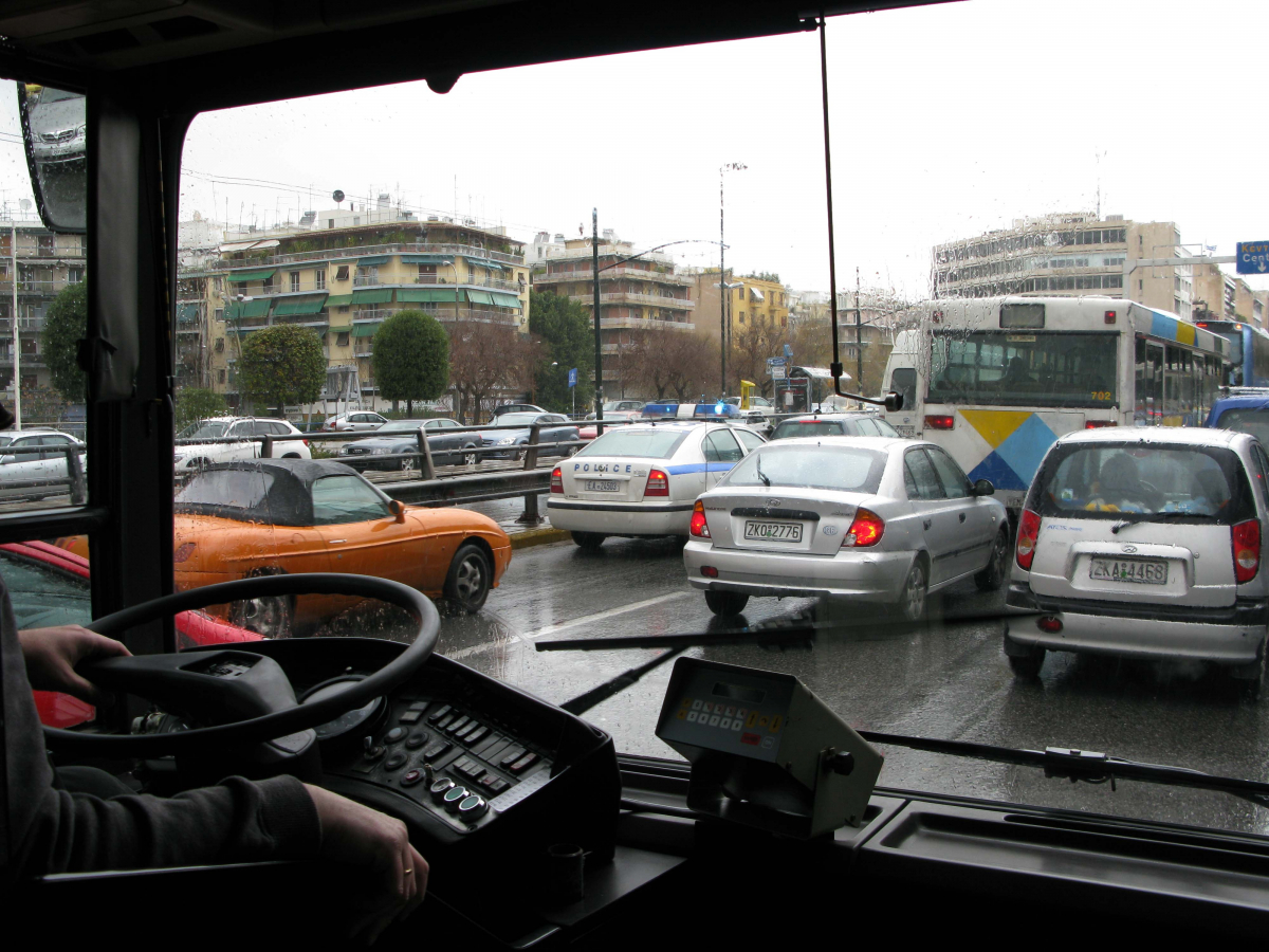 Εκάλη: Επιβάτες έφτυσαν και προπηλάκισαν οδηγό λεωφορείου επειδή τους ζήτησε να φορέσουν μάσκα