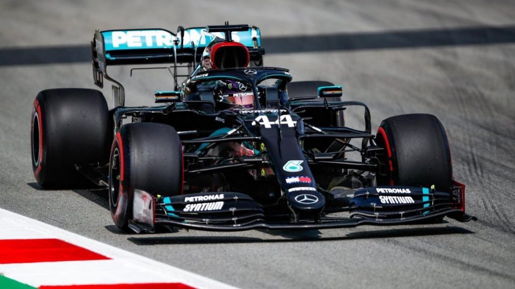 Formula 1: «1-2» για την Mercedes – Pole o Λ.Χάμιλτον (φώτο)