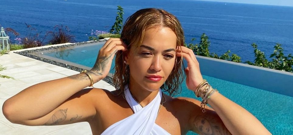 Rita Ora: Ανεβάζει ξανά το θερμόμετρο από την Κέρκυρα (βίντεο)