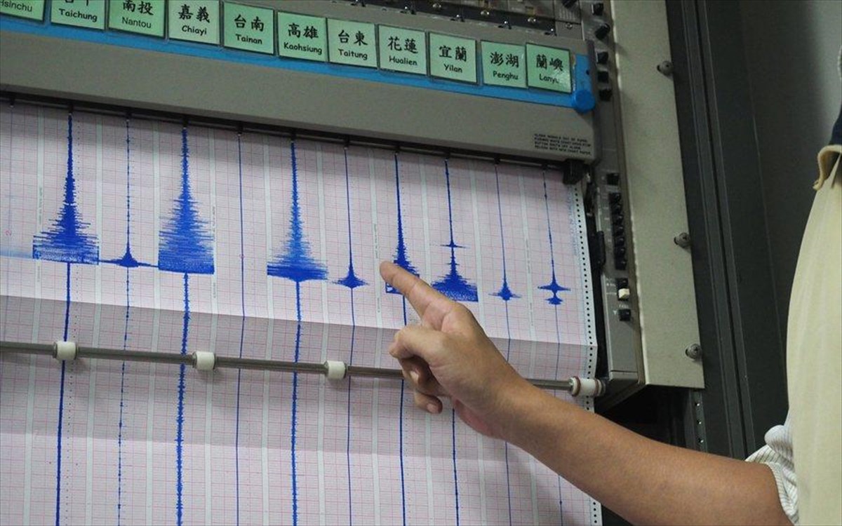 Μνήμες 2004 στην Ινδονησία: Δύο σεισμοί 6,8 Ρίχτερ