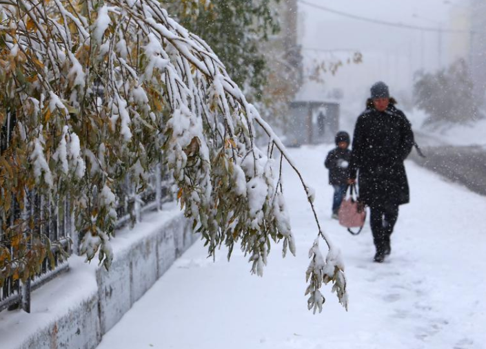 Έπεσαν τα πρώτα χιόνια της σεζόν στη νότια Ρωσία (βίντεο)