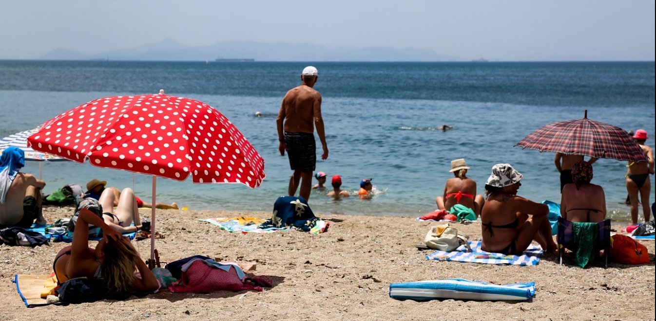 Καιρός: Οκτώ βαθμούς υψηλότερη σε σχέση με τα φυσιολογικά επίπεδα η θερμοκρασία – Μέχρι πότε θα διαρκέσει ο καύσωνας