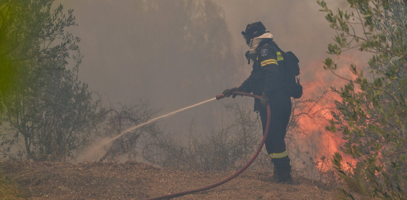 Μεγάλη φωτιά στην Λάρισα – Δόθηκε εντολή εκκένωσης αγροικιών (upd)