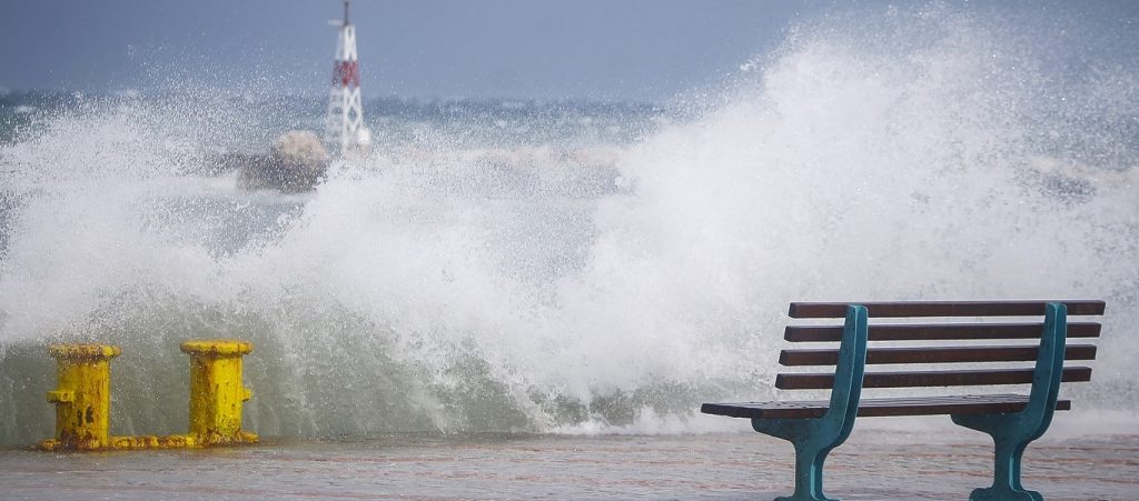 Καιρός: Πού θα βρέξει αύριο – Ισχυροί άνεμοι στο Αιγαίο