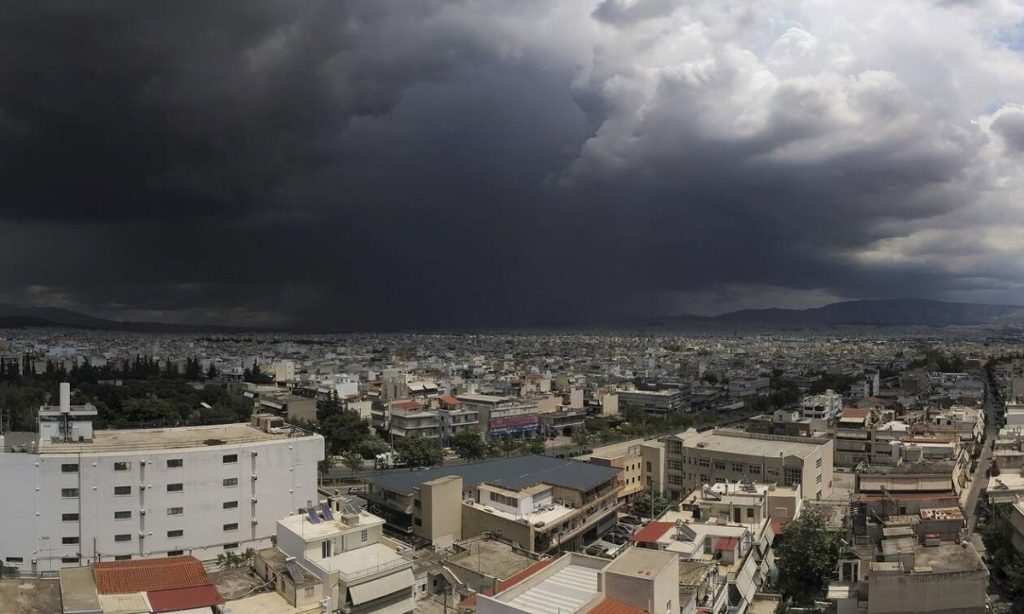 Κακοκαιρία «Ιανός»: Επιστολή της Περιφέρειας Αττικής στους δήμους για τον καθαρισμό των φρεατίων