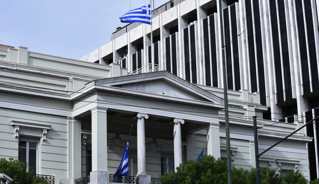 Το ελληνικό ΥΠΕΞ δεν εγκρίνει να βρίζουν οι Έλληνες τον Ρ.Τ.Ερντογάν (φωτο)